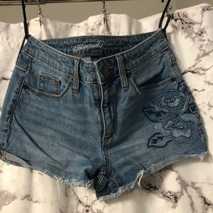 universal thread shorts w flower design